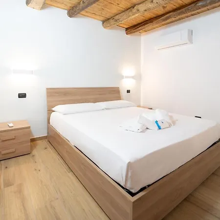 Lakefront With Private Garage And Ac شقة Colonno